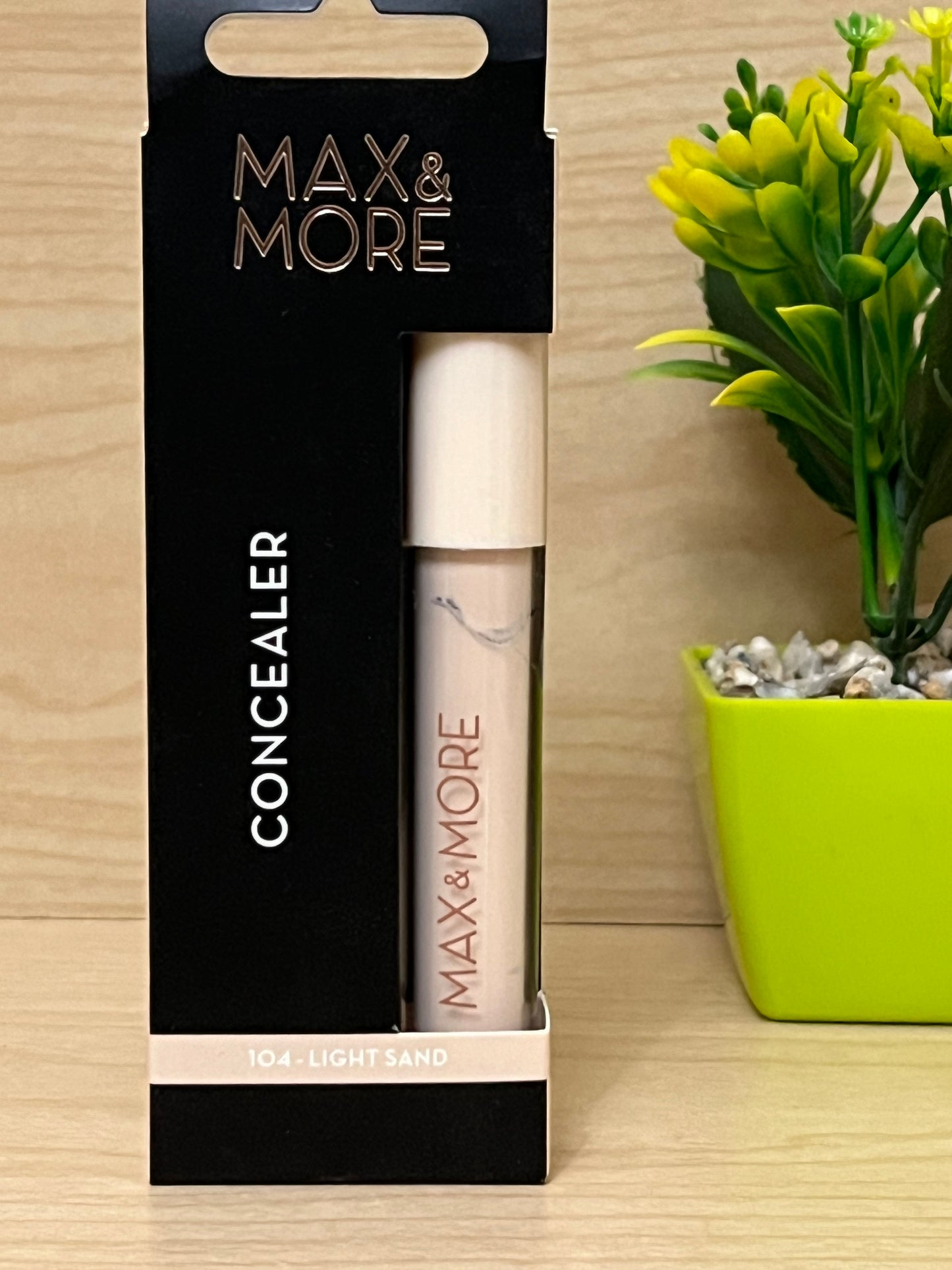 Max & More Concealer